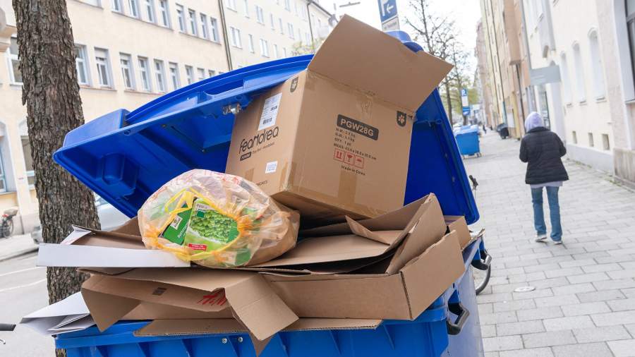 Overflowing paper waste bin in Munich