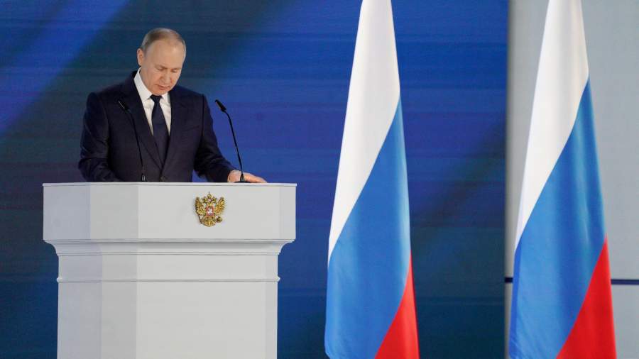 Президент РФ Владимир Путин во время выступления с ежегодным посланием Федеральному Собранию