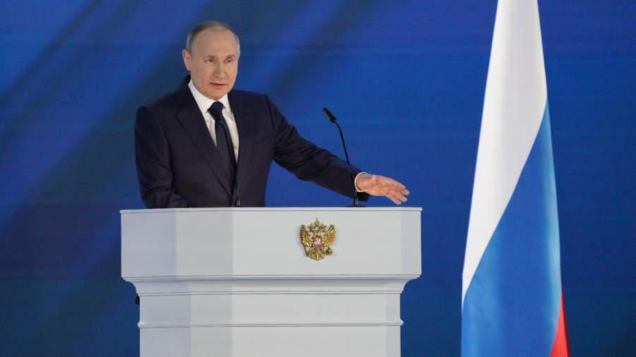 Президент РФ Владимир Путин во время выступления с ежегодным посланием Федеральному Собранию
