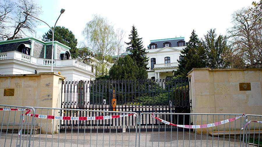 Police fence of the territory of the diplomatic mission of the Russian Federation, Czech Republic, Prague