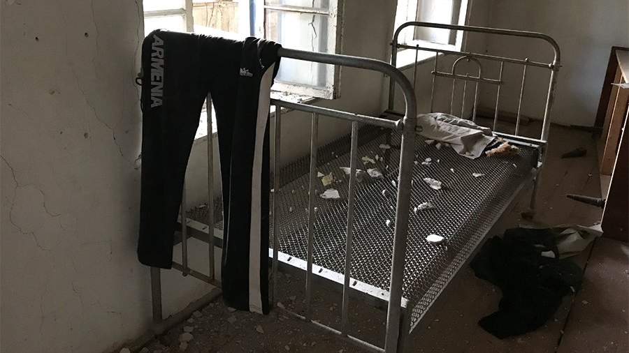 Каркас кровати в одном из брошенных домов