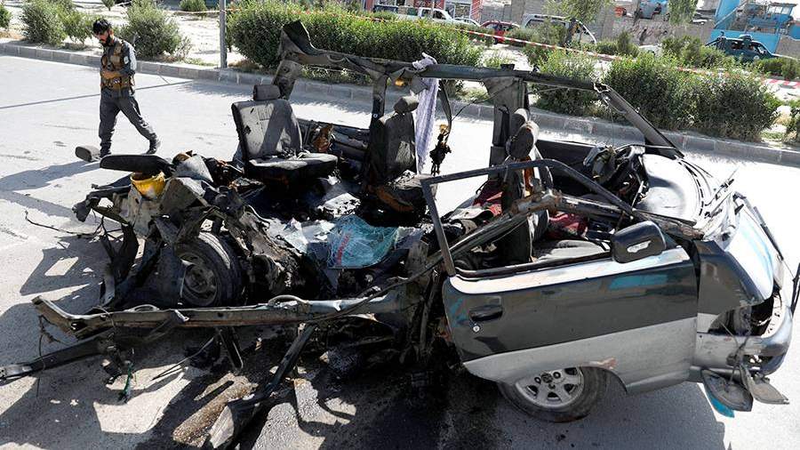 Один из микроавтобусов, взорванных в Кабуле