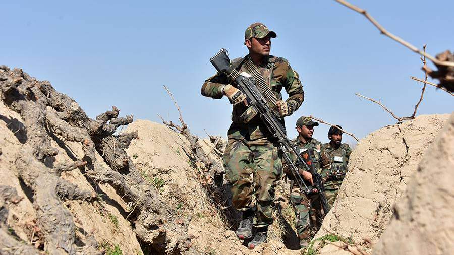 Солдаты вооруженных сил Афганистана во время спецоперации против боевиков «Талибана» в районе Кандагара