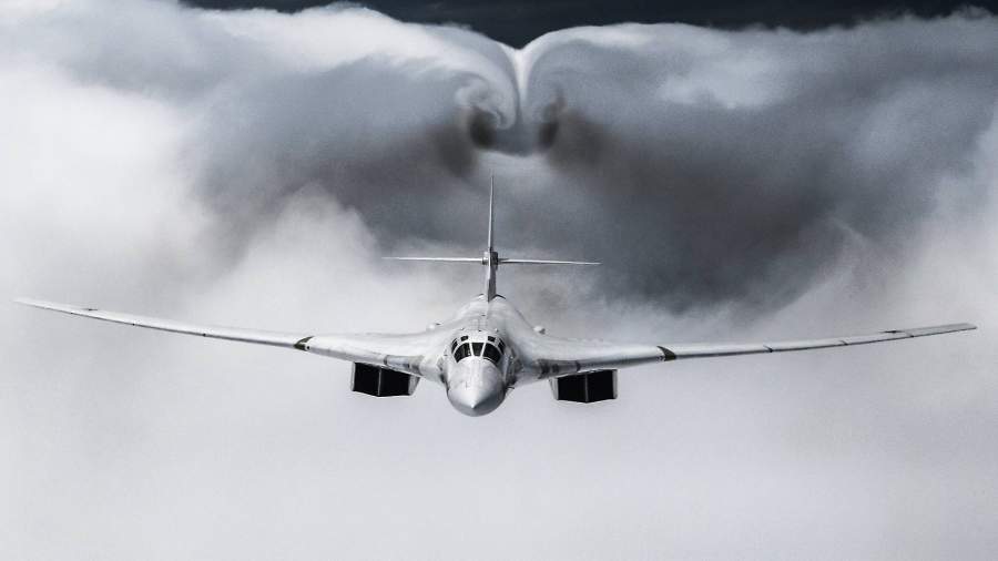 Стратегический бомбардировщик-ракетоносец Ту-160
