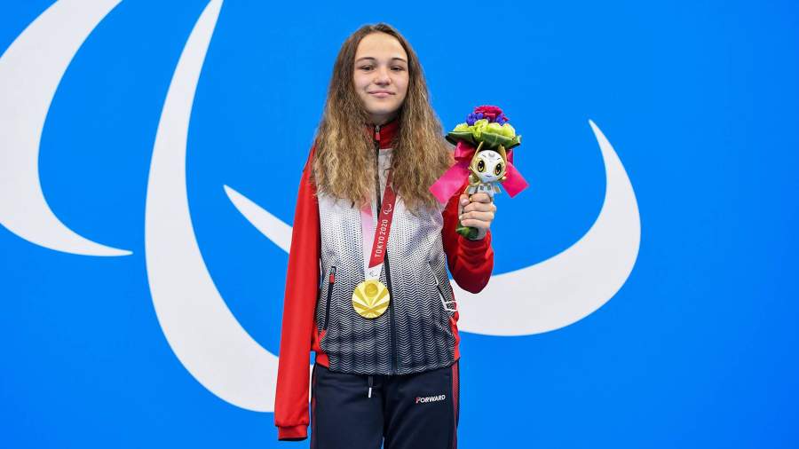 Виктория Ищиулова, завоевавшая золотую медаль в соревнованиях по плаванию на 50 метров вольным стилем среди женщин в классе S8 на XVI летних Паралимпийских играх в Токио