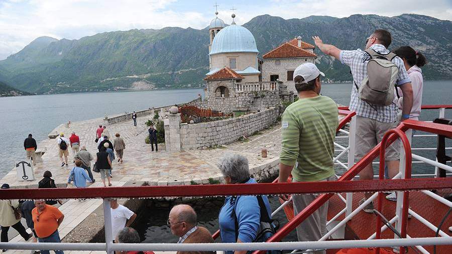 Храм Богородицы на Рифе (1622 г.) близ города Пераст