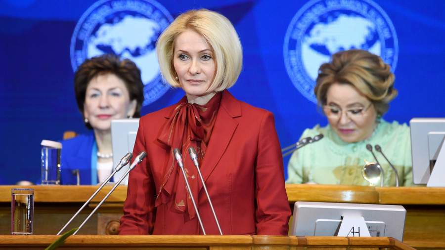 Заместитель председателя правительства РФ Виктория Абрамченко выступает на пленарной сессии в рамках третьего Евразийского женского форума 
