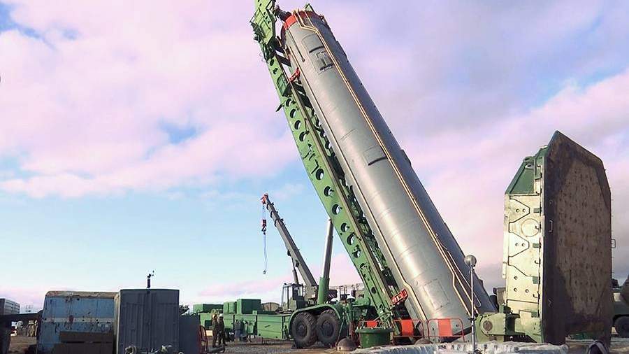 Межконтинентальная баллистическая ракета УР-100Н УТТХ стратегического комплекса «Авангард» во время транспортировки к месту установки