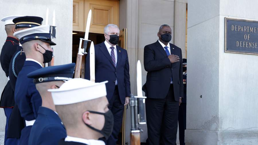 Встреча Арвидаса Анушаускаса и Ллойда Остина