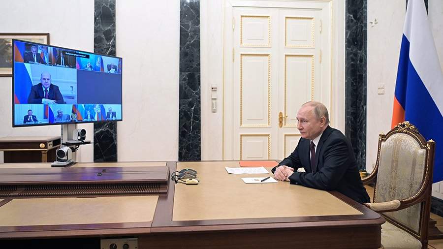 Vladimir Putin está celebrando una reunión operativa con los miembros permanentes del Consejo de Seguridad de la Federación de Rusia