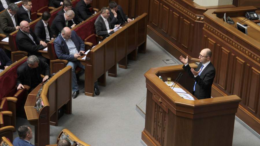 Nombrado por la Rada Suprema de Ucrania como Primer Ministro Arseniy Yatsenyuk en la sesión plenaria de la Rada Suprema de Ucrania en Kiev