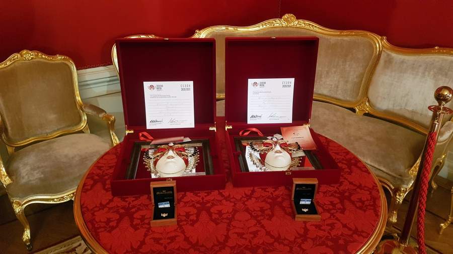 золотые маски