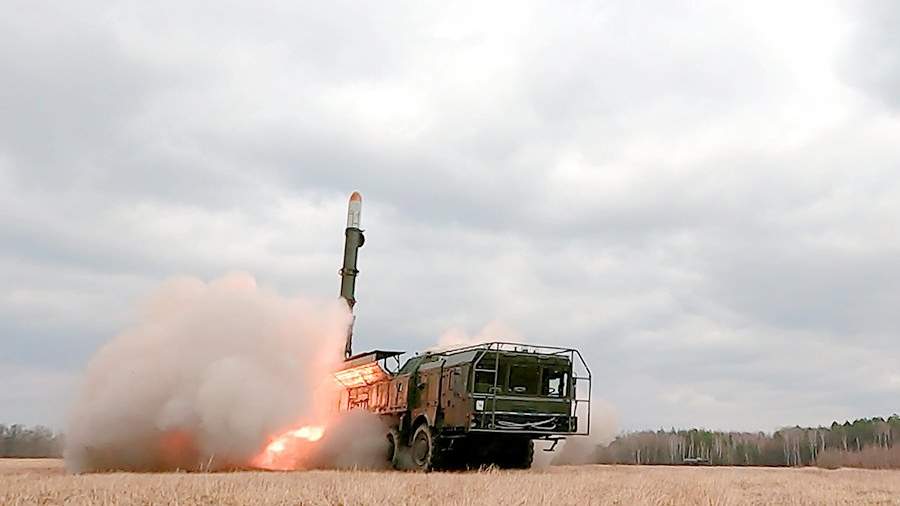 Colpire con il sistema missilistico tattico operativo "Iskander" sugli oggetti delle forze armate dell'Ucraina nel territorio dell'Ucraina