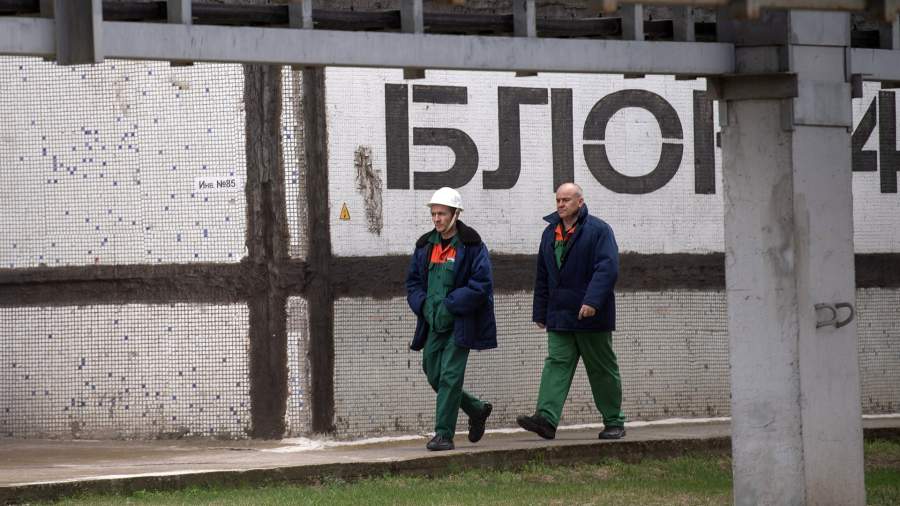 Рабочие на территории Запорожской АЭС в Энергодаре