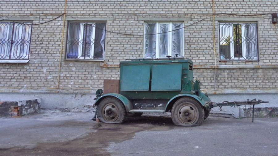 Убило кирпичом когда ломали стену