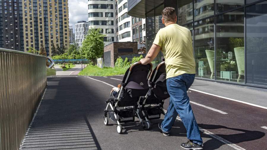 Дита фон Тиз жалаңаш фотосессиясы Көптеген қыздар фотосуреттерде өздерінің кискаларын көрсетеді.