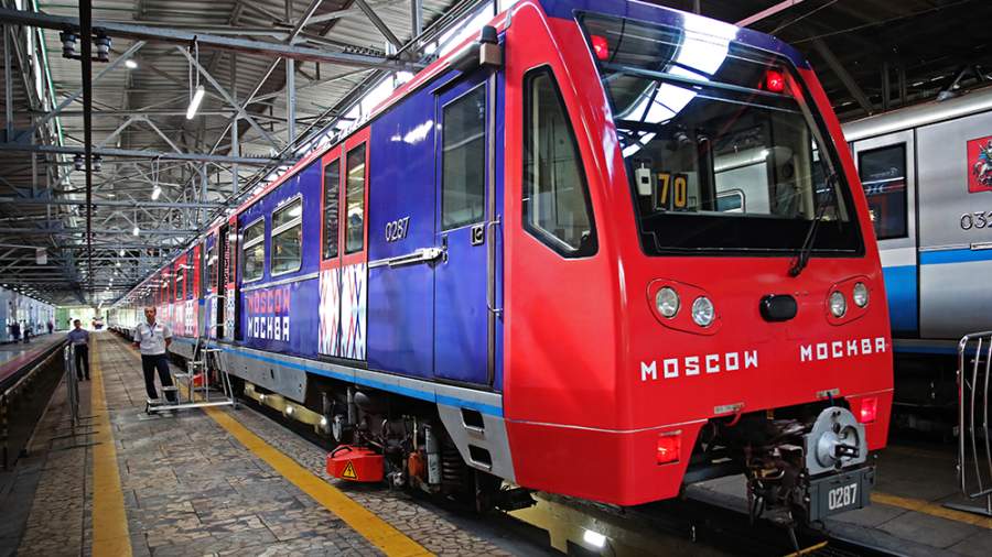 В московском метро появился тематический поезд с вагоном «Известий»