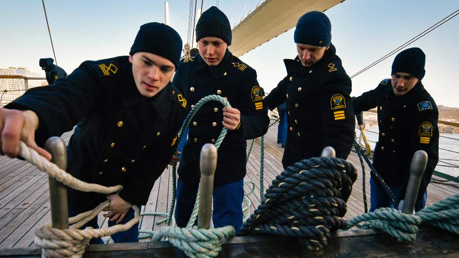 Под всеми парусами 