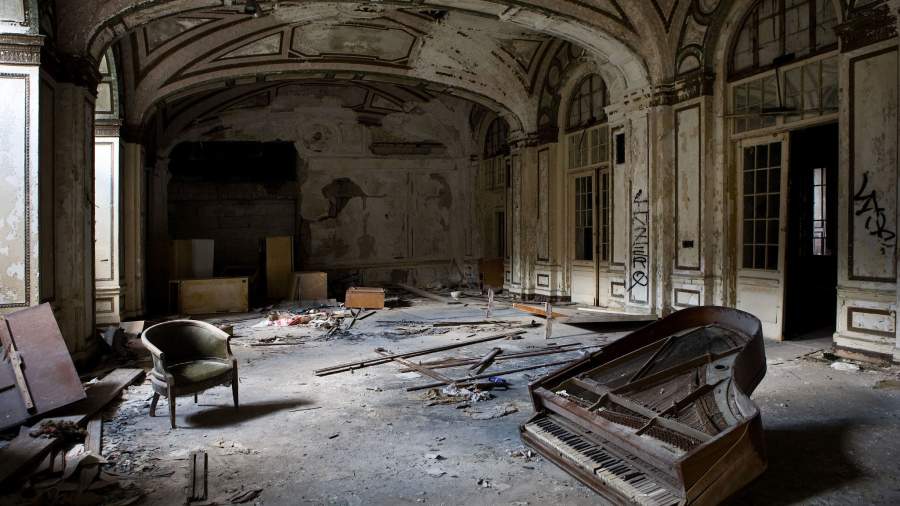 Погрузились в молчание