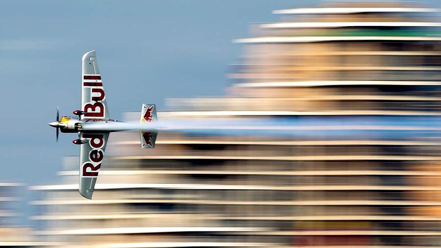 Red Bull Air Race: взлетая выше неба