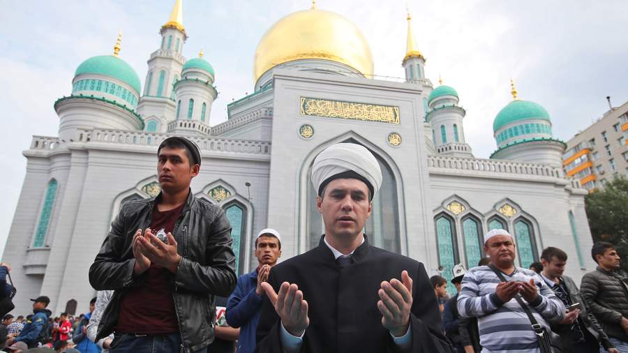 Праздник щедрости: как отмечают Курбан-байрам в Москве