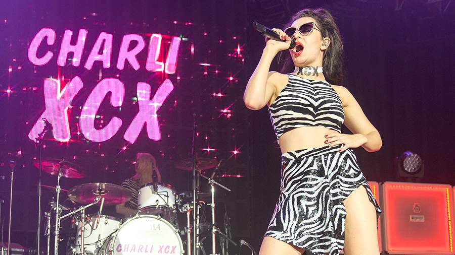 Рвет и мечет: Чарли XCX любит t.A.T.u. и поет для Джорджо Мородера