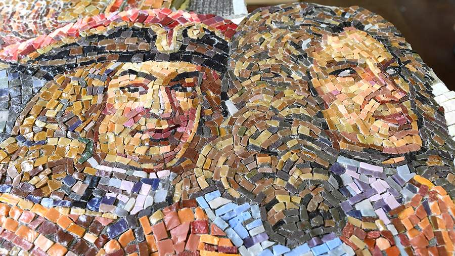 Триумф, собранный вручную: как делали мозаику для памятника в Кронштадте