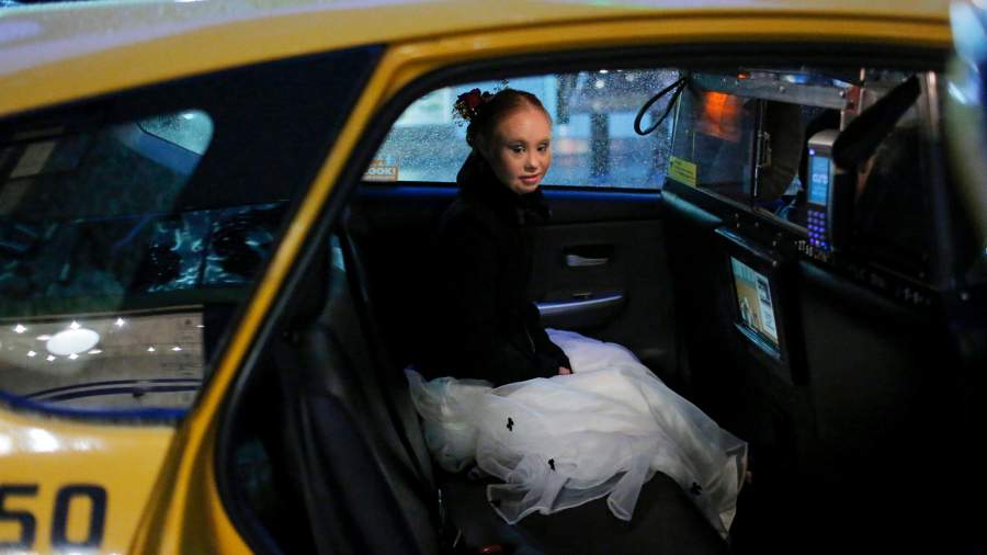 Одна из нас: модель с синдромом Дауна приглашают на лучшие показы моды