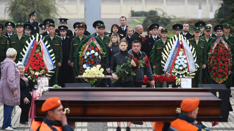 Керчь прощается с погибшими: в городе состоялась траурная панихида