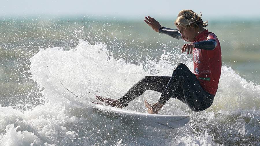 Поймали волну: в Сочи прошел чемпионат России по серфингу