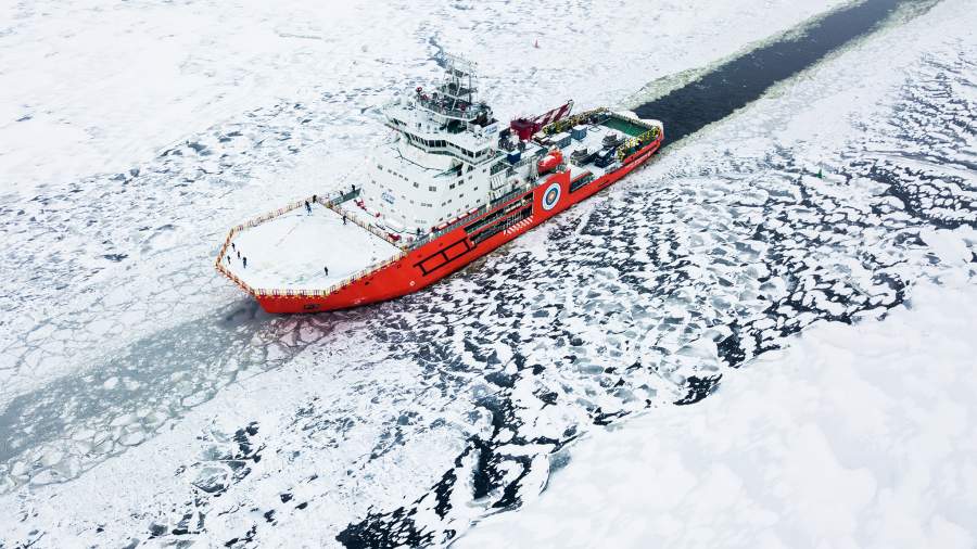 «Танцующий» дом: в Петербурге показали новый российский ледокол