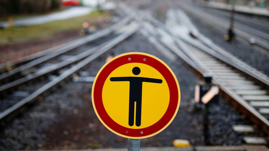 Поезд дальше не пройдет: Германию парализовала забастовка