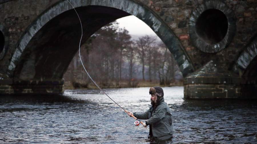 Закинули удочки: в Шотландии открыли сезон ловли лосося