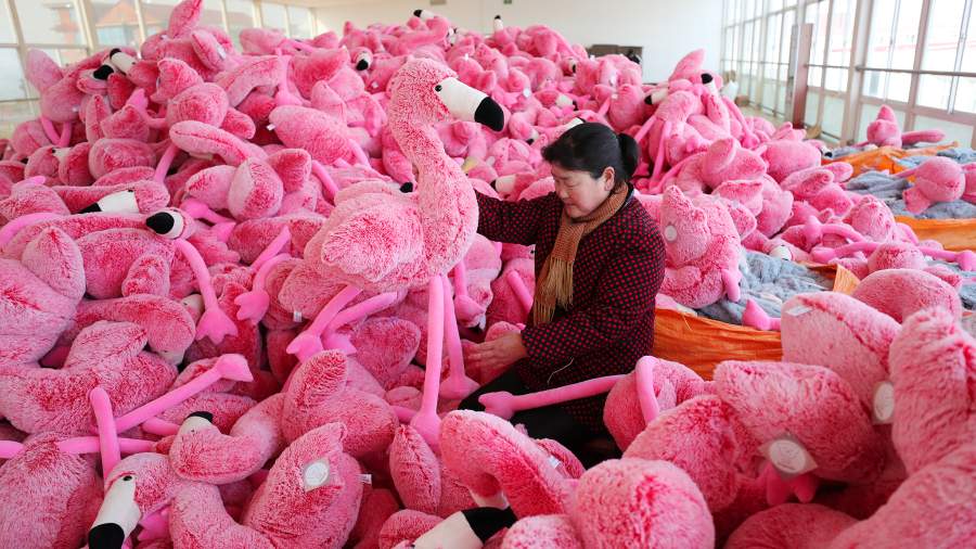 Игрушечный мир: кто и как делает подарки для наших детей