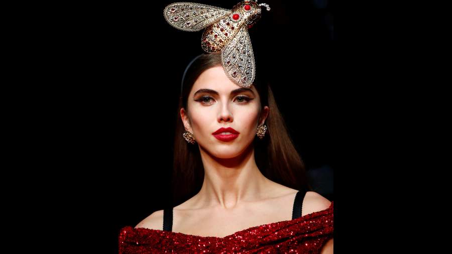 Под мухой: на Неделе моды в Милане порхали драгоценные насекомые