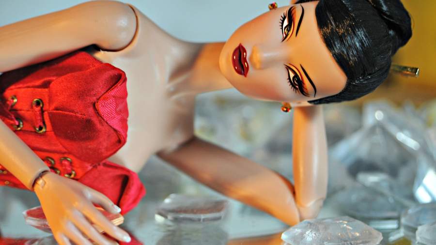 Мне б такую: Барби остается мерилом женской красоты