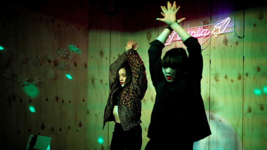 Академический успех: как в Южной Корее подростков учат на поп-звезд