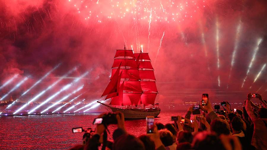 Под парусами: в Санкт-Петербурге прошел главный праздник выпускников