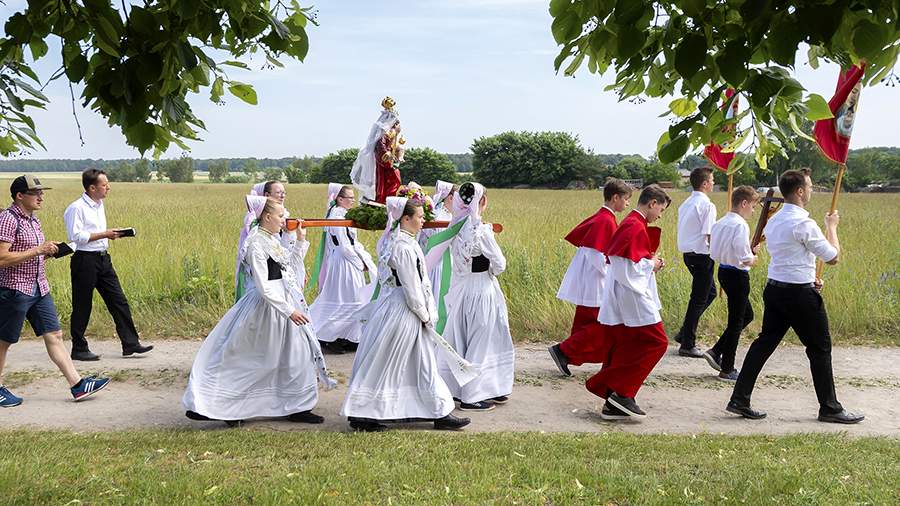 Полный анклав: как живет в Германии самый маленький славянский народ