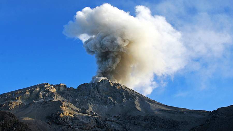 Перед извержением: перуанцы не хотят покидать дома у подножия вулкана