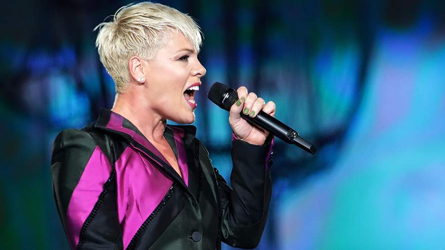 Жизнь в розовом свете: певица Пинк качается на люстре и растит детей