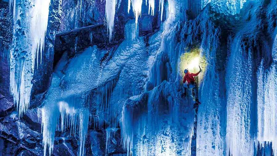 Холодные отношения: как выглядят замерзшие водопады