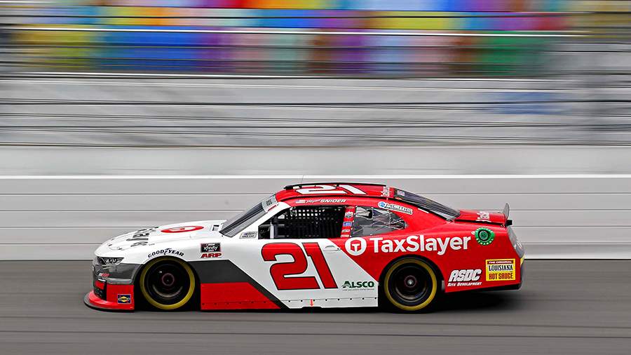 Число «Зверя»: Дональд Трамп открыл 72-й сезон гонок NASCAR