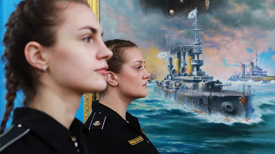 В горящую лодку войдет: как учатся и тренируются девушки-матросы