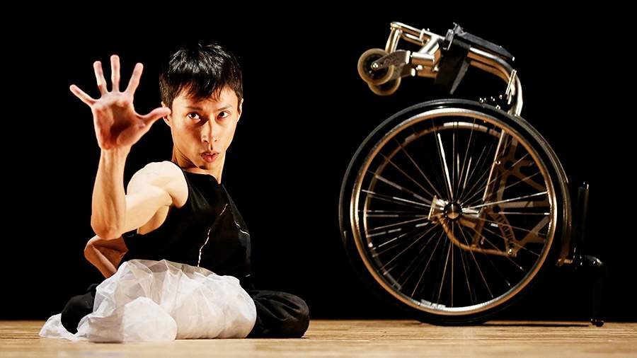 Движение вверх: как японский инженер танцует на коляске