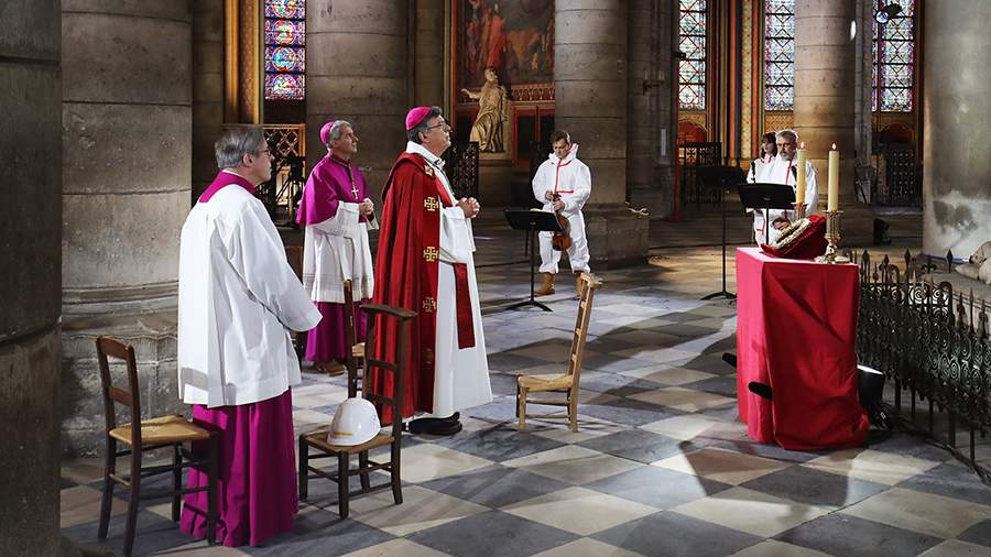 Онлайн-богослужение: в соборе Нотр-Дам отслужили торжественную мессу