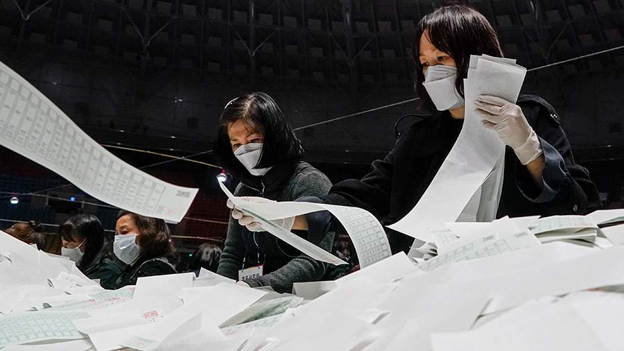 Всегда быть в маске: как прошли выборы в Южной Корее
