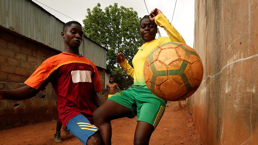 Опасный момент: как растят футболисток в Камеруне