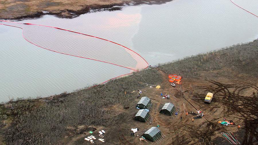 Кровавая река: разлив топлива в Норильске может привести к экологической катастрофе