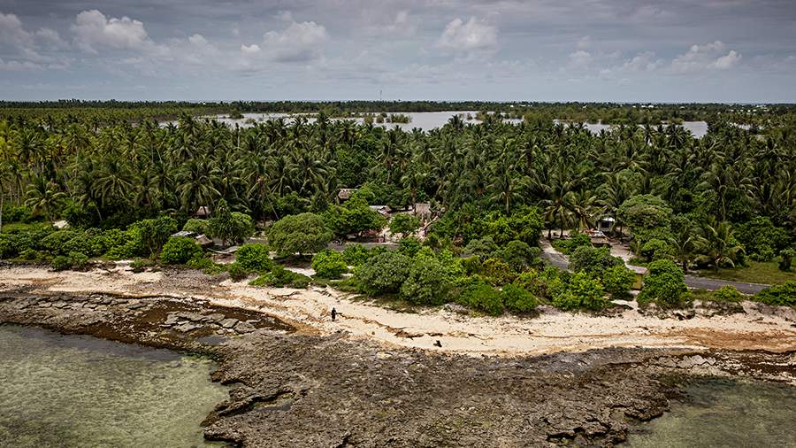 Земля из-под ног: почему жители Кирибати возненавидели море
